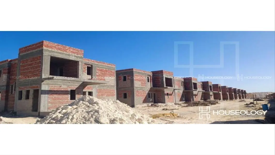 فيلا فاخرة بتصميم عصري مع حديقة ومسبح مشترك