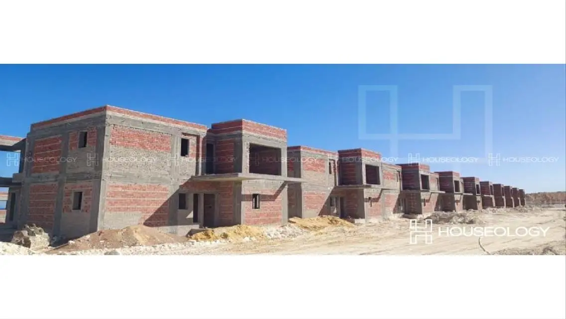 فيلا فاخرة بتصميم عصري مع حديقة ومسبح مشترك