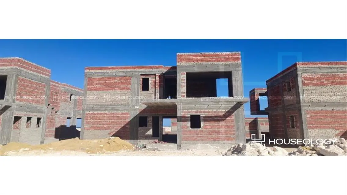 فيلا فاخرة بتصميم عصري مع حديقة ومسبح مشترك