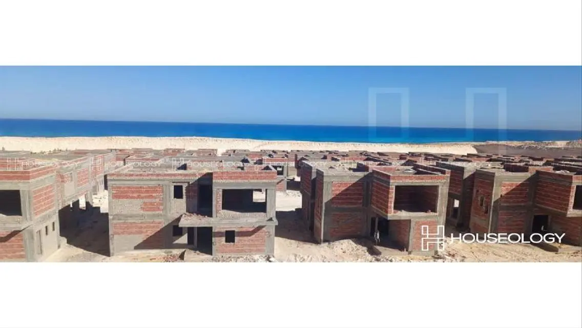فيلا فاخرة بتصميم عصري مع حديقة ومسبح مشترك
