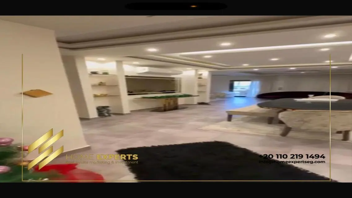 Luxury Apartment with Ample Space and Shared Pool in a Prime Location