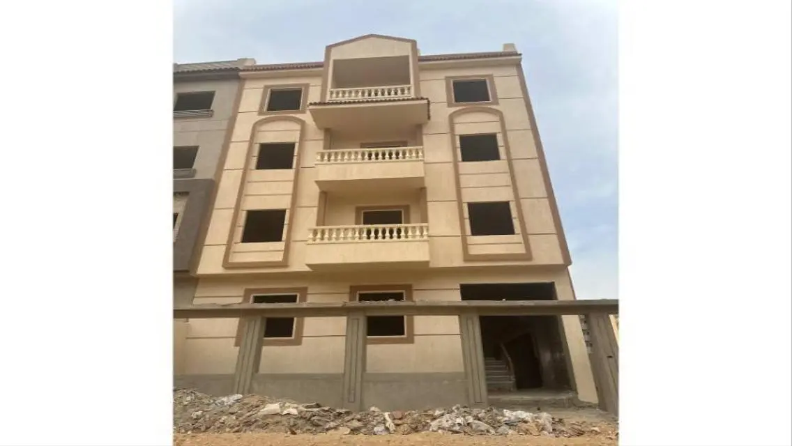 شقة رائعة بمساحة 380 متر مع حديقة خاصة