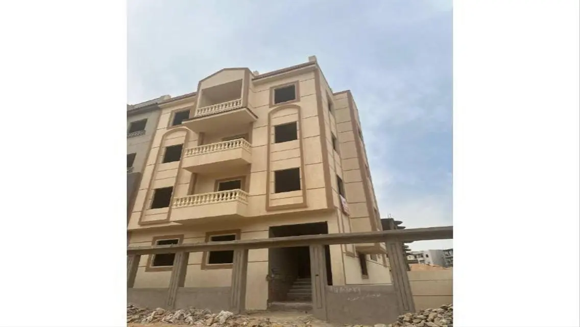 شقة رائعة بمساحة 380 متر مع حديقة خاصة