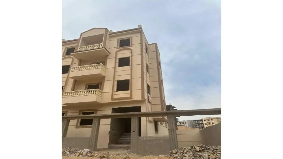شقة رائعة بمساحة 380 متر مع حديقة خاصة
