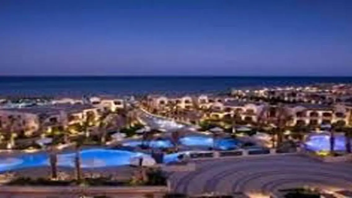 Luxury 3-Bedroom Apartment with Private Pool and Stunning Lake Views