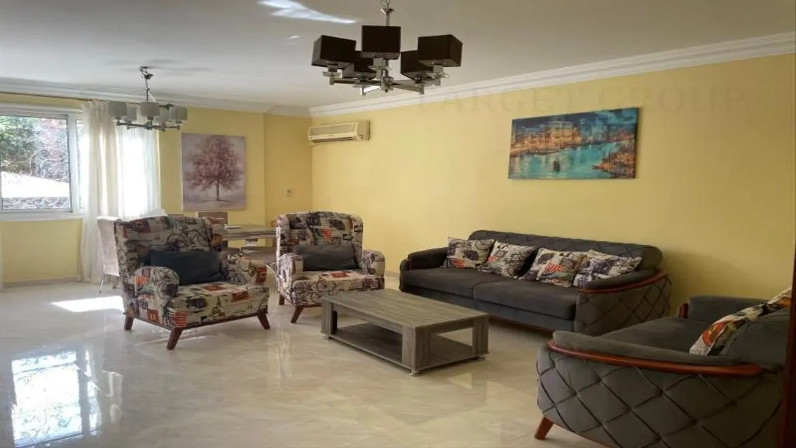 شقة فاخرة مع حديقة خاصة للبيع