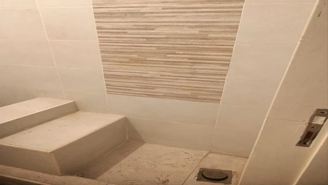 شقة حديثة للإيجار في موقع متميز
