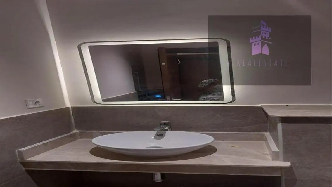Luxury 3-Bedroom Apartment in the Heart of the City