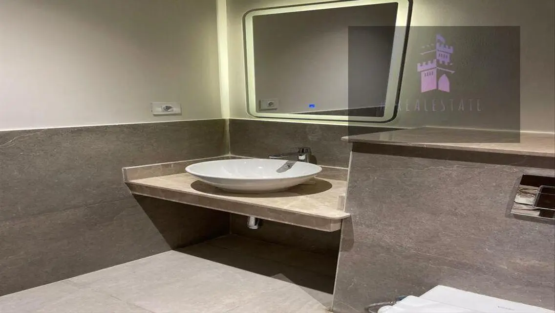 Luxury 3-Bedroom Apartment in the Heart of the City