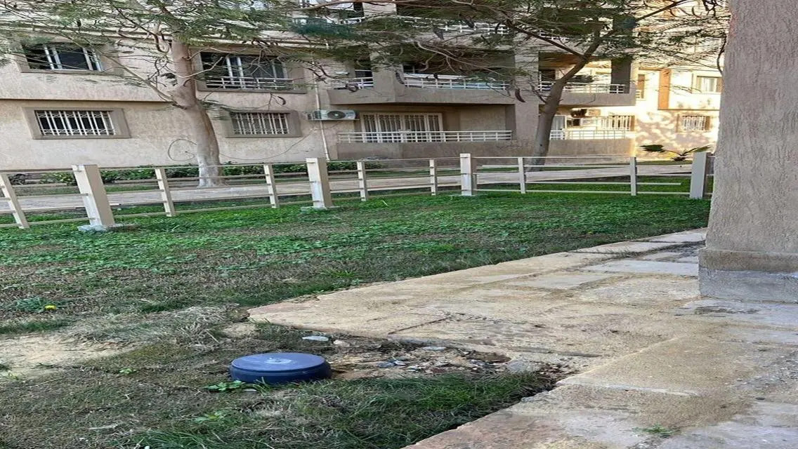 شقة فاخرة مع شرفة وحديقة خاصة للبيع