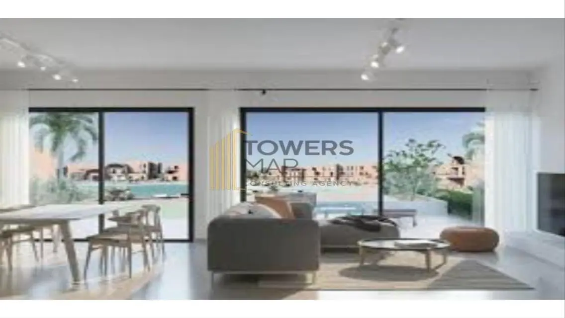 Luxury Apartment Overlooking Lakes