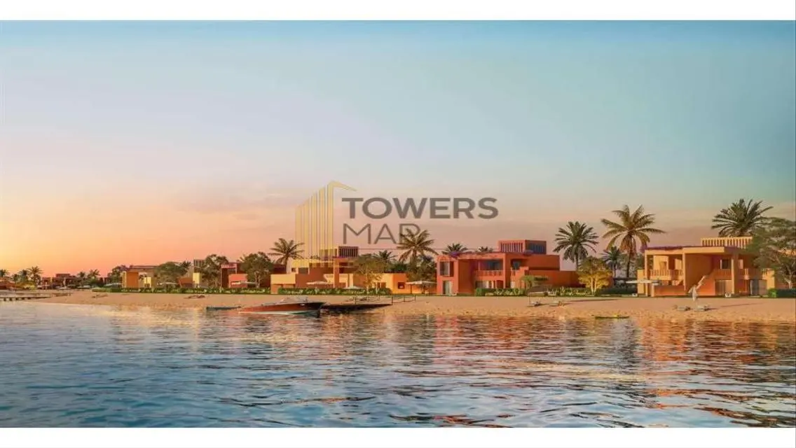 Luxury Apartment Overlooking Lakes