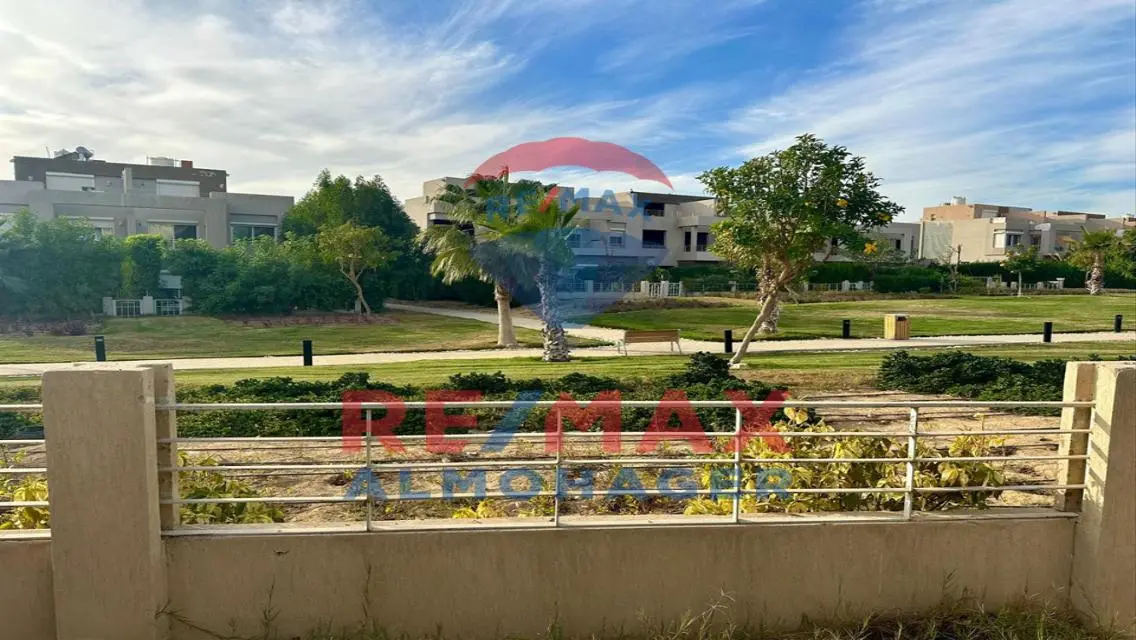 Luxury Apartment in Al-Mohager with Private Garden
