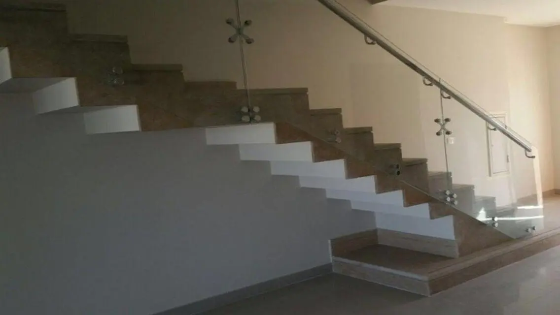 Luxury Villa for Sale with Spacious Design and Stunning Views