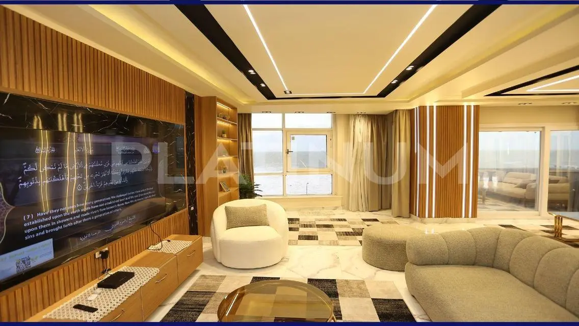 Luxury Apartment with Balcony Overlooking Lakes