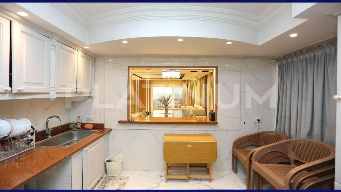 Luxury Apartment with Balcony Overlooking Lakes