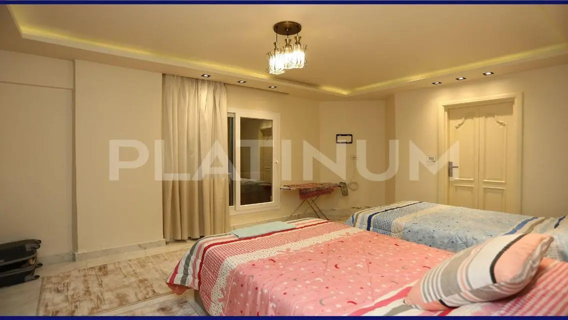 Luxury Apartment with Balcony Overlooking Lakes