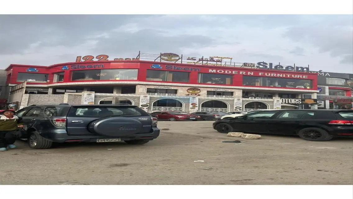 عقار كبير بمساحة 3000 متر للبيع