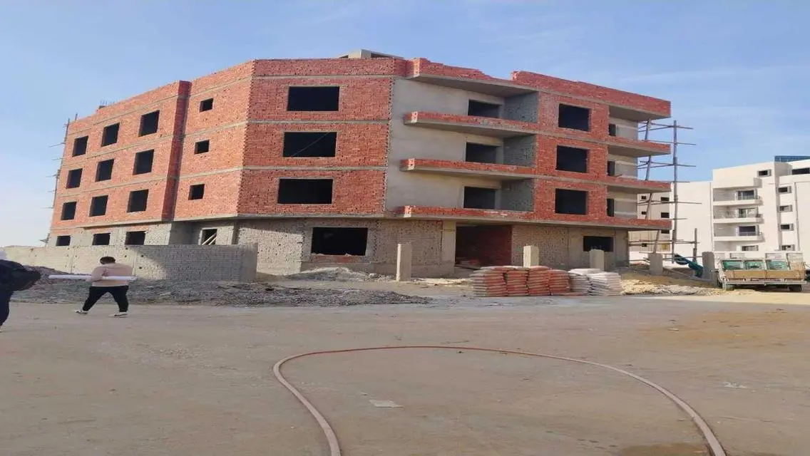شقة رائعة للبيع بثلاث غرف نوم بسعر مغري