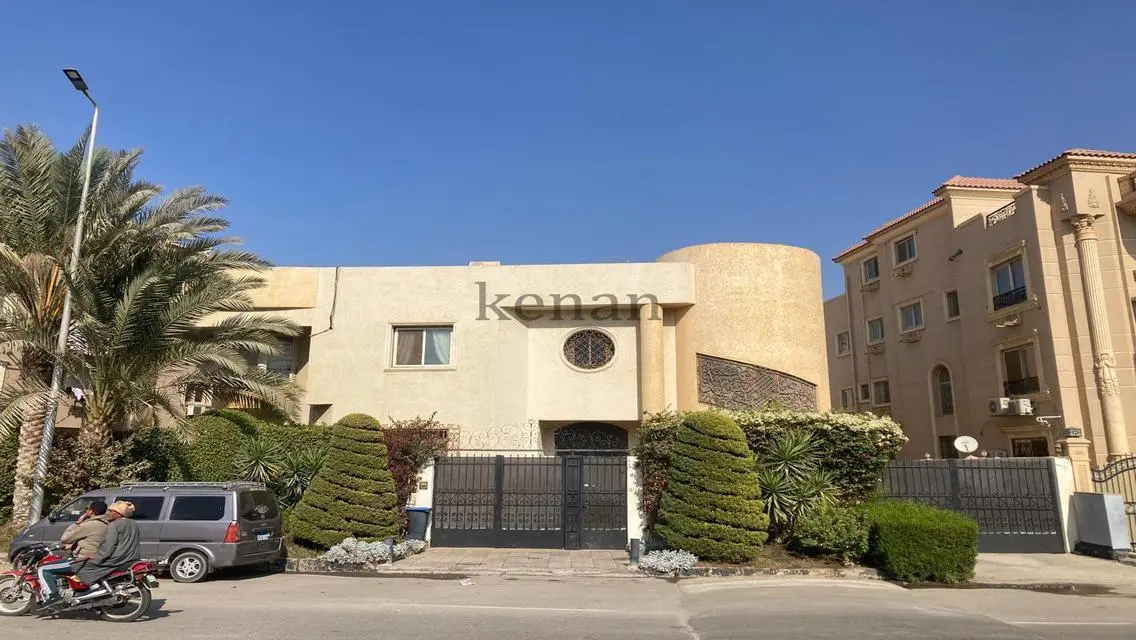 فيلا فاخرة بمسبح خاص للبيع
