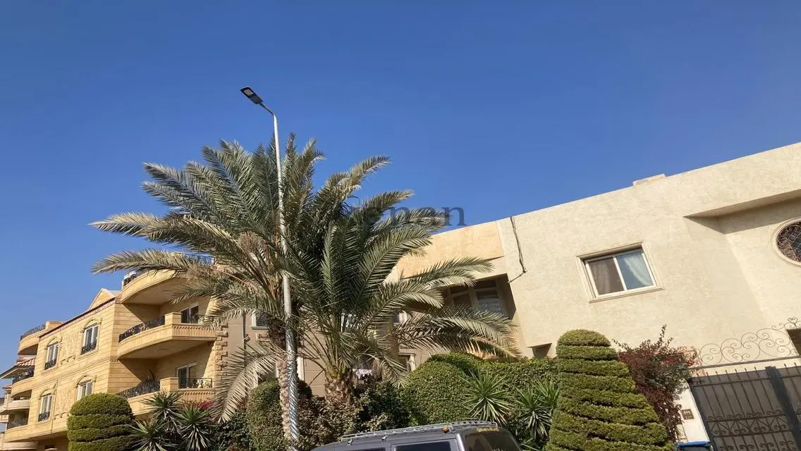 فيلا فاخرة بمسبح خاص للبيع