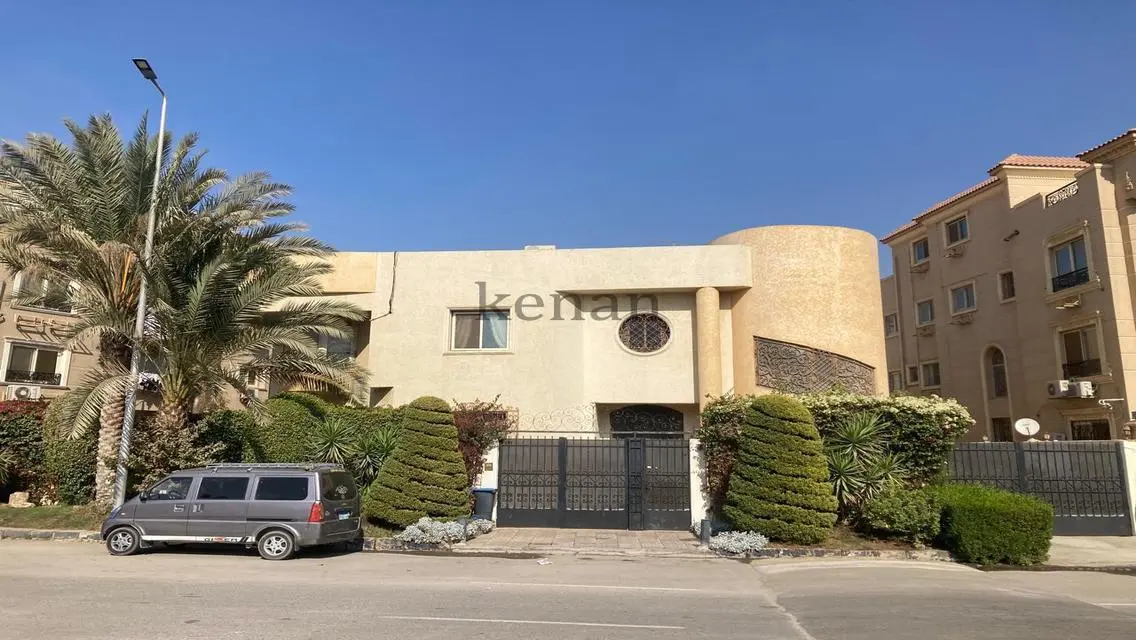 فيلا فاخرة بمسبح خاص للبيع