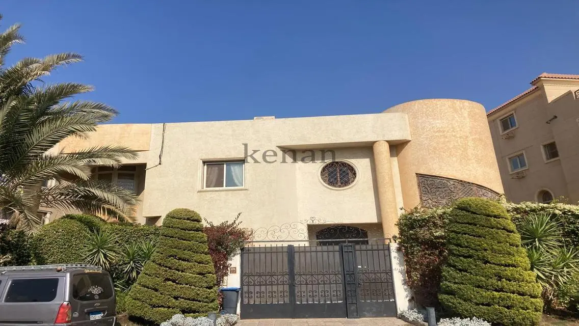فيلا فاخرة بمسبح خاص للبيع