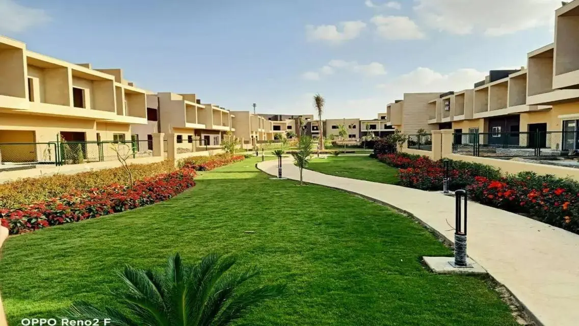 فيلا فاخرة للبيع مع إطلالة ساحرة