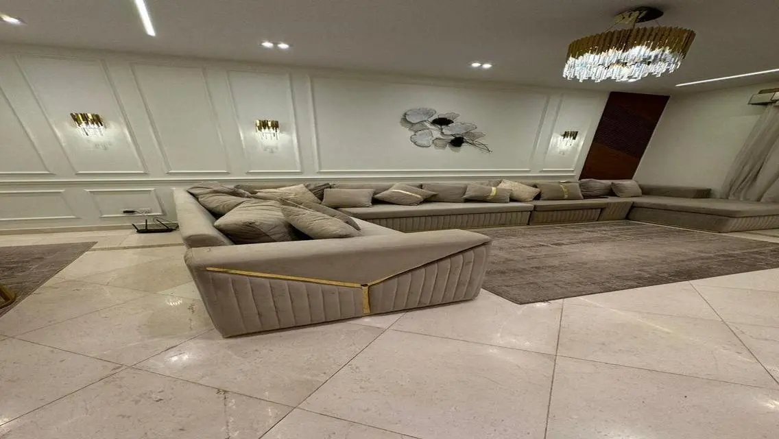 Stunning Villa for Sale Near the Lake