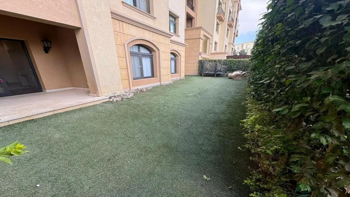 Stunning Villa for Sale Near the Lake
