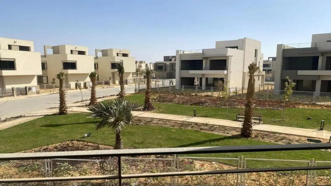 عقار مميز بمساحة كبيرة مع حديقة خاصة