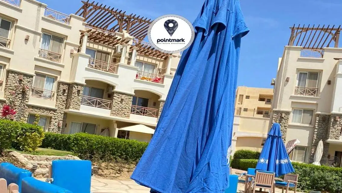 وحدة سكنية بإطلالة على المسبح