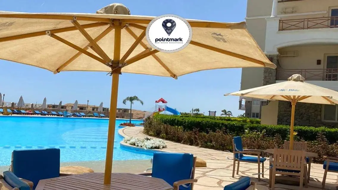 وحدة سكنية بإطلالة على المسبح