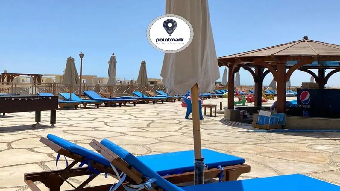 وحدة سكنية بإطلالة على المسبح