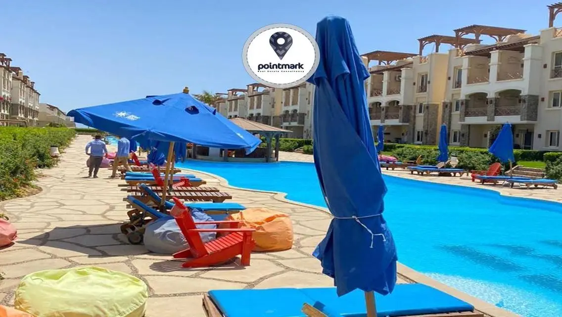 وحدة سكنية بإطلالة على المسبح