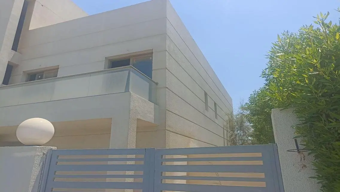 فيلا فاخرة للبيع في قلب المدينة