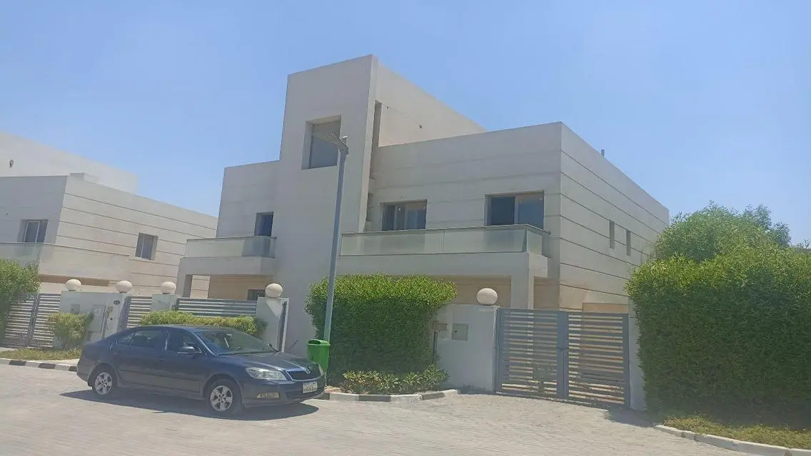 فيلا فاخرة للبيع في قلب المدينة