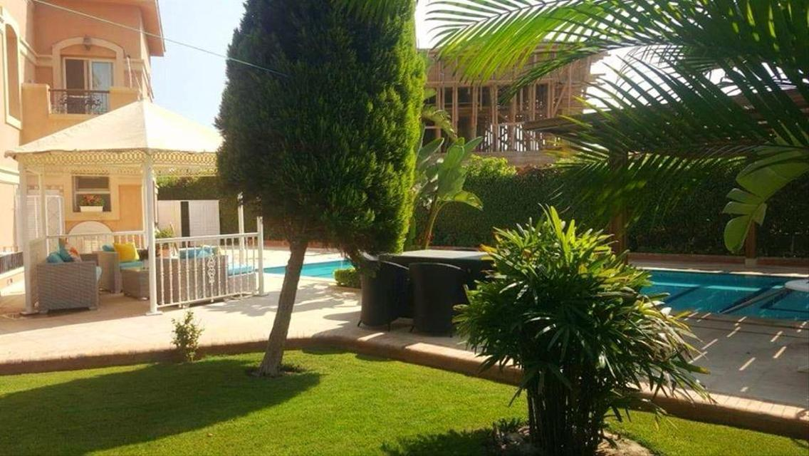 فيلا فاخرة للبيع - 385 بحيرة Swan