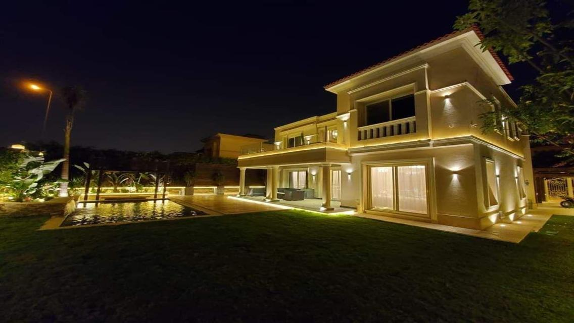 فيلا فاخرة للبيع - 385 بحيرة Swan