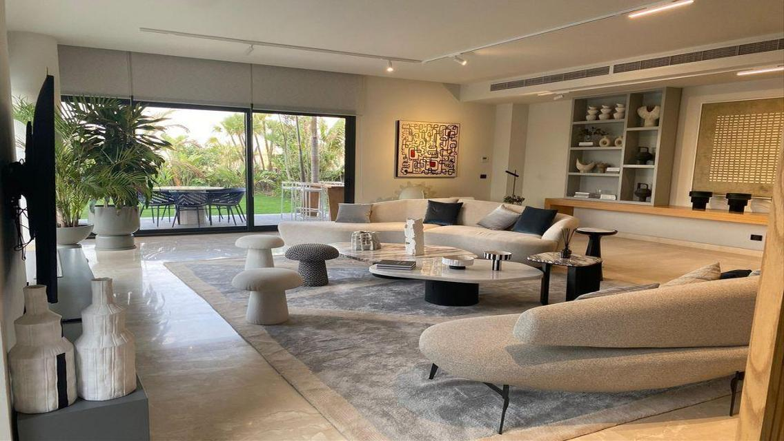 فيلا فاخرة للبيع - 385 بحيرة Swan