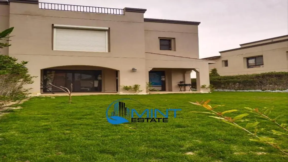 Luxurious Villa with Private Garden and Shared Pool