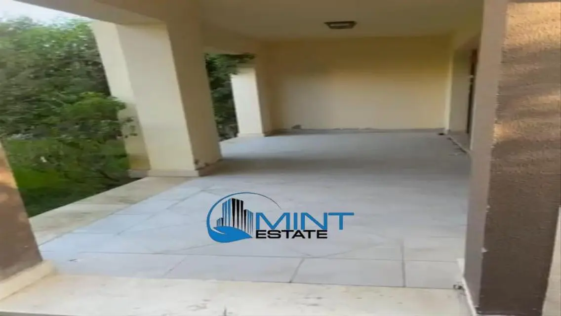 Luxurious Villa with Private Garden and Shared Pool