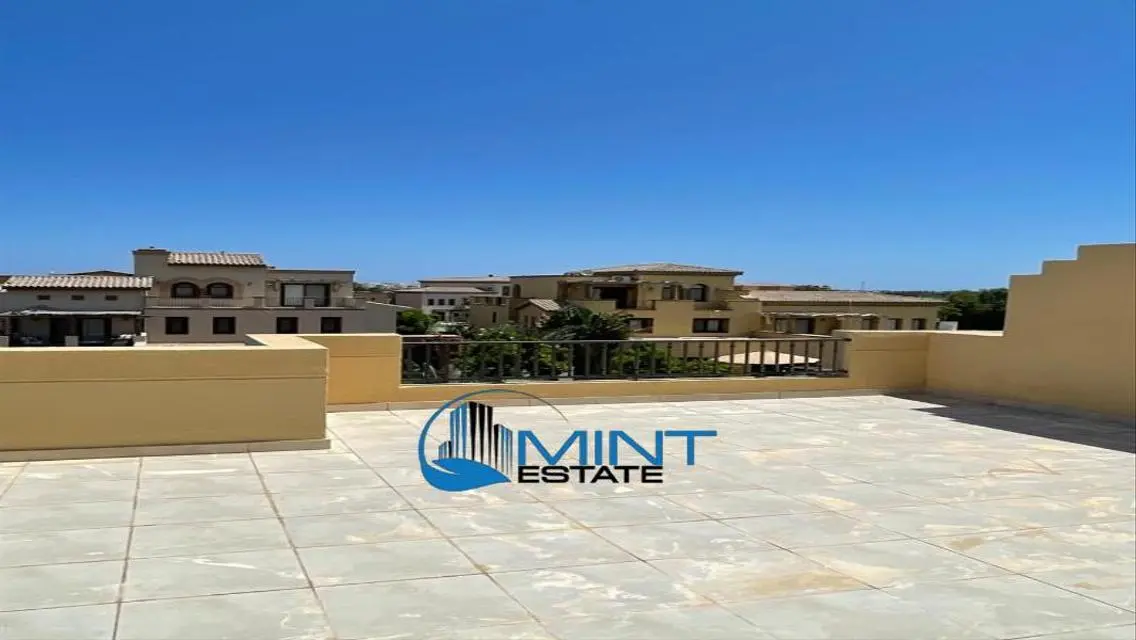 Luxurious Villa with Private Garden and Shared Pool