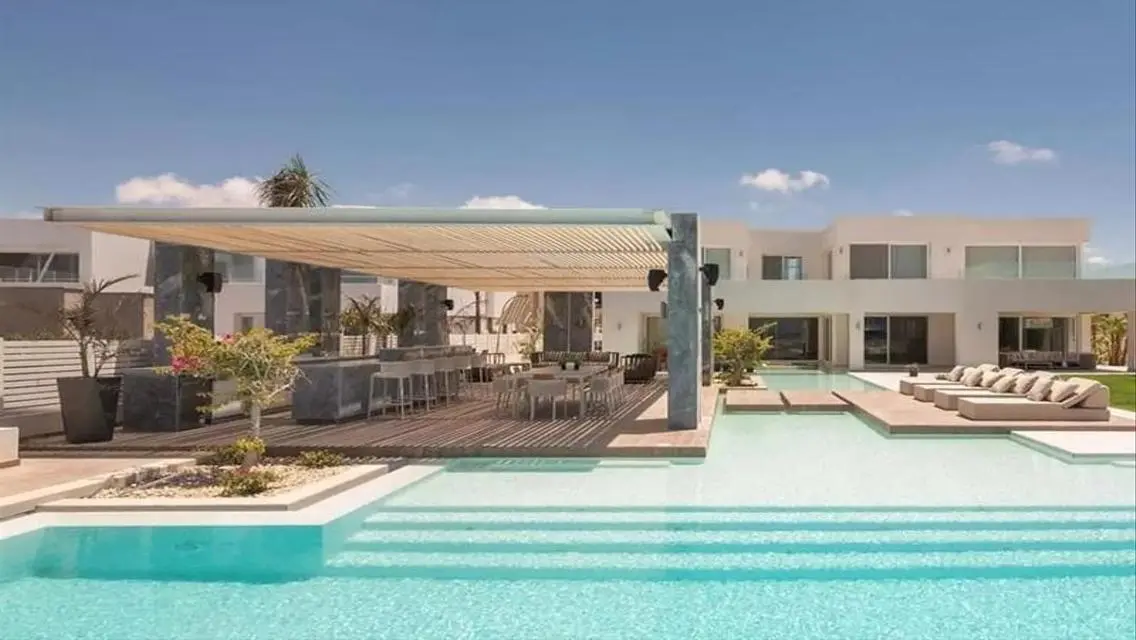 فيلا فاخرة بمدينة هاسيندا واترز