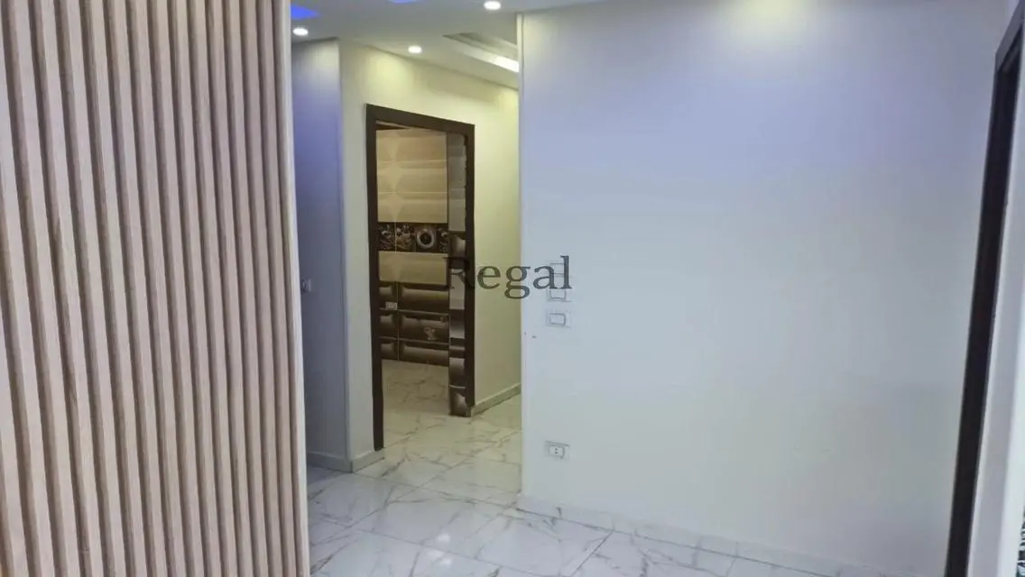 شقة مع شرفة مطلة على معلم رئيسي