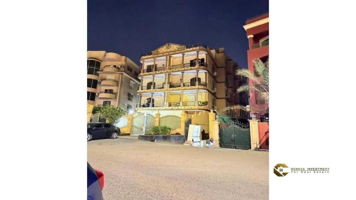 شقة فاخرة للبيع مع شرفة واسعة