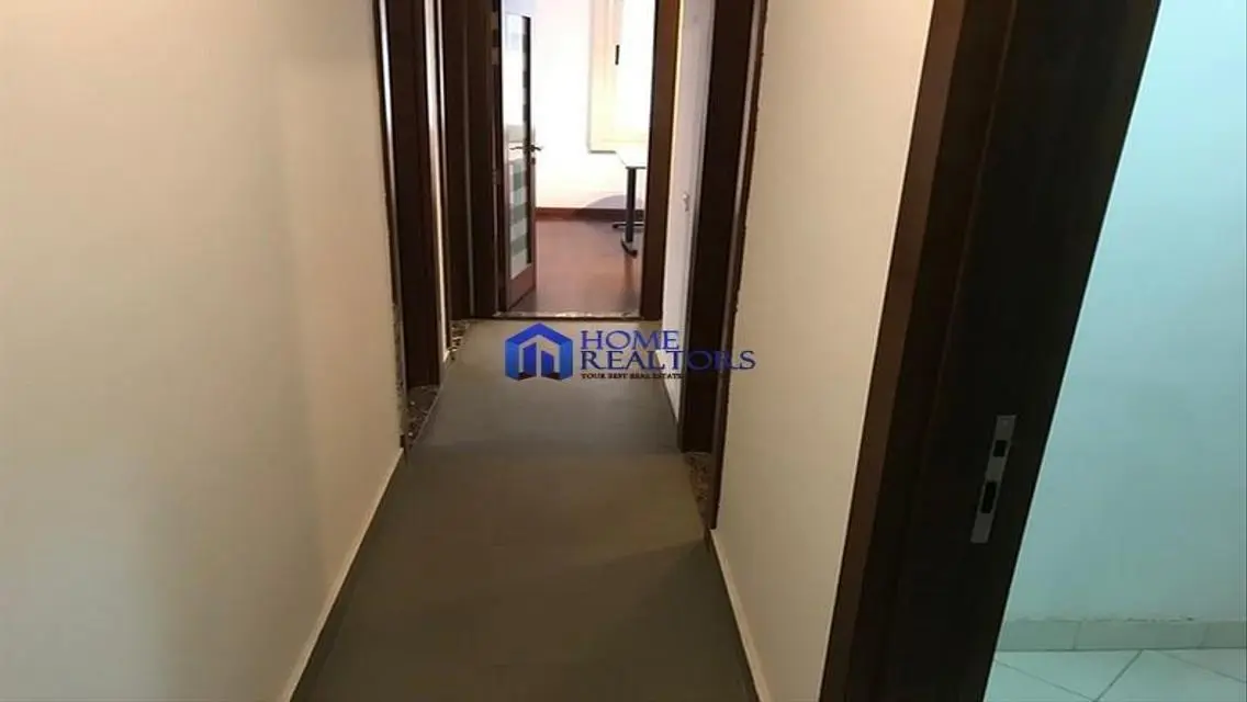 فيلا فاخرة للبيع مع مسبح وحديقة خاصة