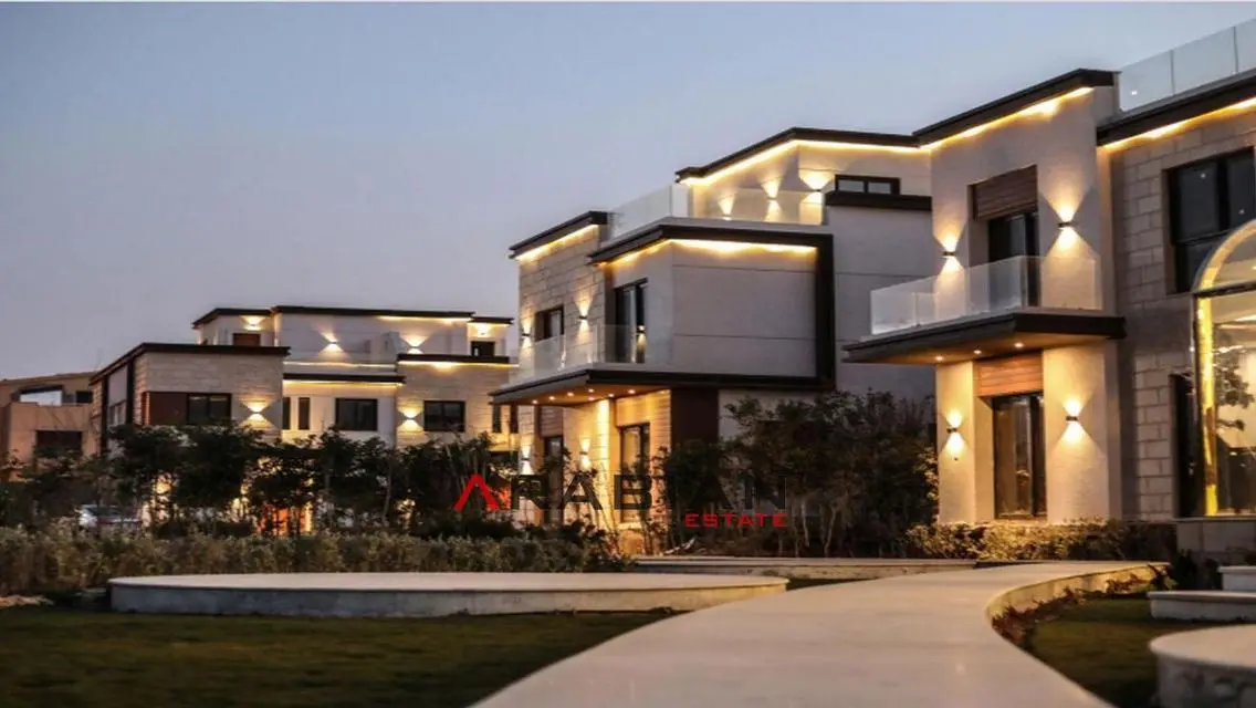 Luxury Apartment with 320 sqm Overlooking Lakes