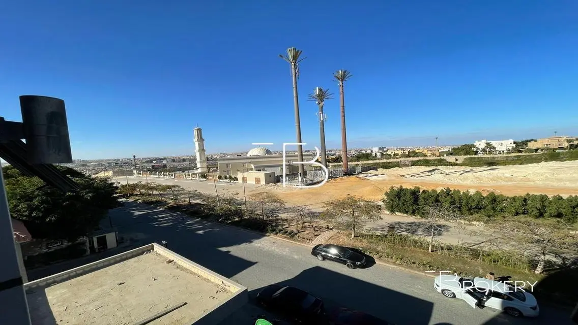 Administrative Office for Rent - 300 Sqm in October Next to Palm Hills