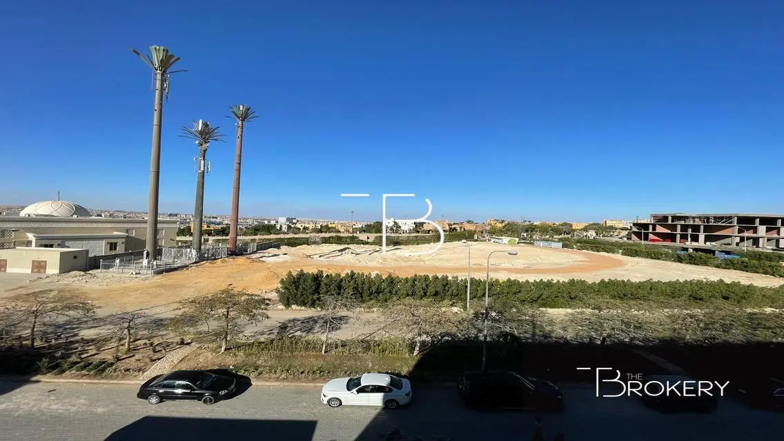 Administrative Office for Rent - 300 Sqm in October Next to Palm Hills
